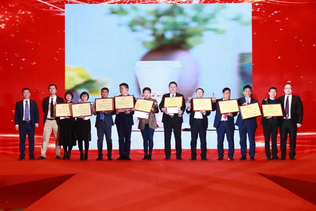 熱烈慶?!白兏飫撔?揚帆未來”北京中成康富2019年合伙人年會勝利召開 熱烈慶祝“變革創新 揚帆未來”北京中成康富2019年合伙人年會勝利召開