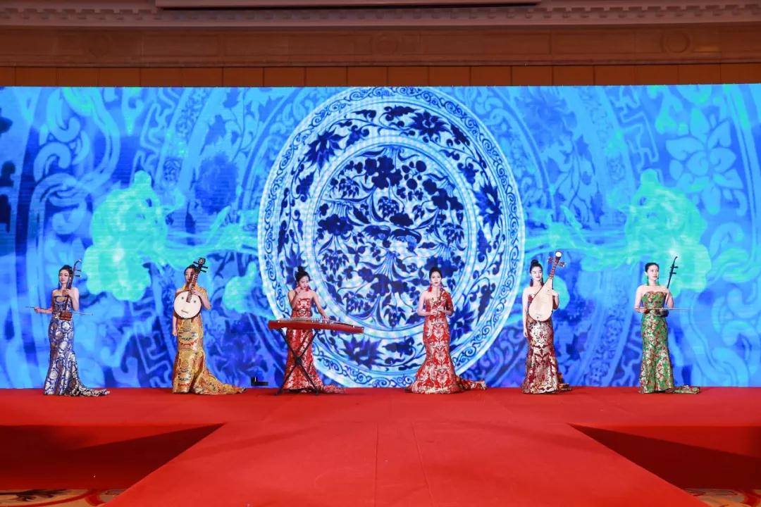 熱烈慶?!白兏飫撔?揚帆未來”北京中成康富2019年合伙人年會勝利召開 熱烈慶祝“變革創新 揚帆未來”北京中成康富2019年合伙人年會勝利召開