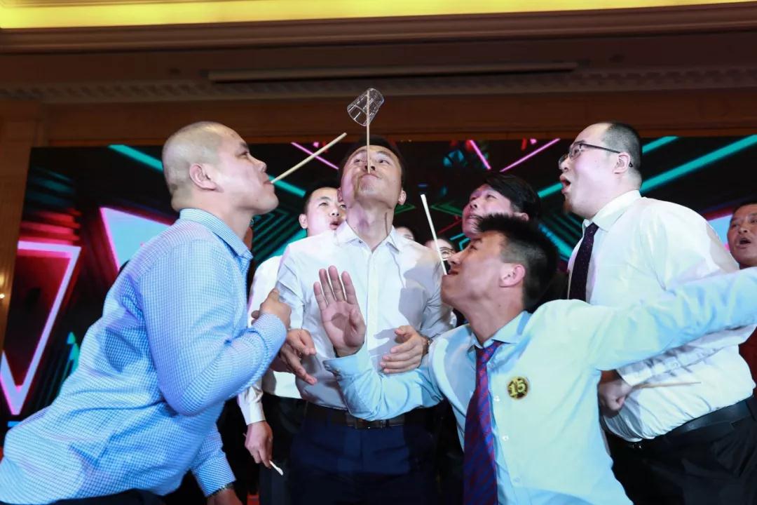 熱烈慶祝“變革創新 揚帆未來”北京中成康富2019年合伙人年會勝利召開 熱烈慶?!白兏飫撔?揚帆未來”北京中成康富2019年合伙人年會勝利召開