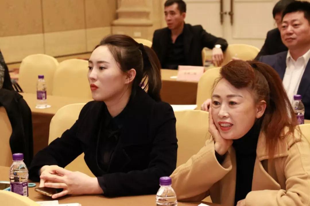 熱烈慶祝“變革創新 揚帆未來”北京中成康富2019年合伙人年會勝利召開 熱烈慶?!白兏飫撔?揚帆未來”北京中成康富2019年合伙人年會勝利召開