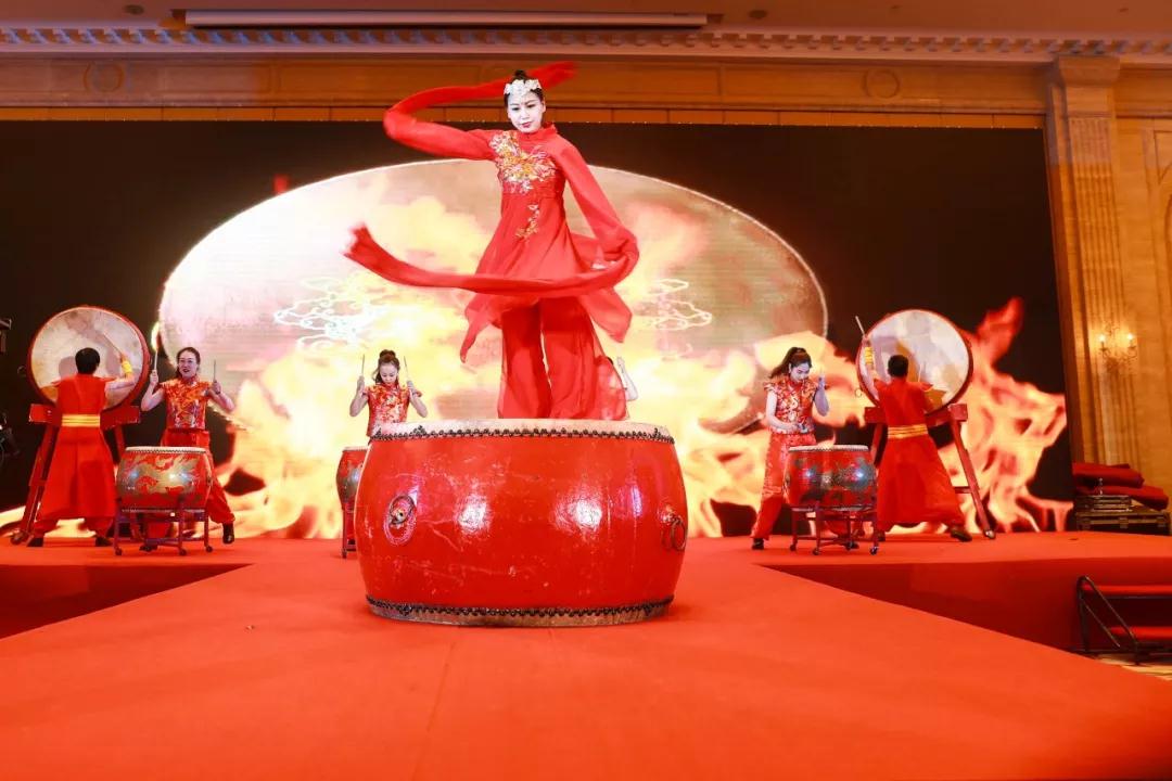 熱烈慶祝“變革創新 揚帆未來”北京中成康富2019年合伙人年會勝利召開 熱烈慶?!白兏飫撔?揚帆未來”北京中成康富2019年合伙人年會勝利召開